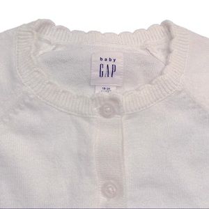 Gap baby White scallop cropped cardigan 
Size:18-24